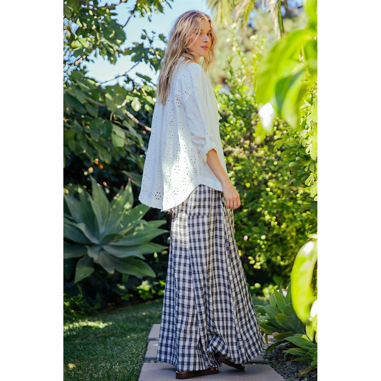 WIDE LEG CHECKER PANTS: Black