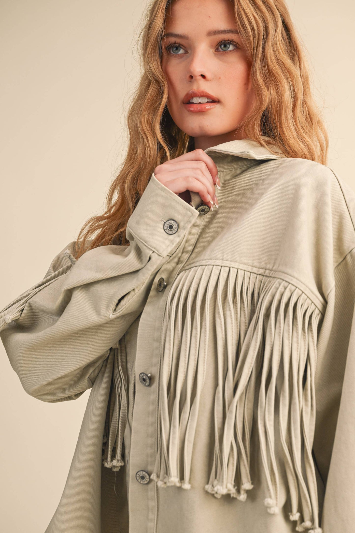 A New Arrival FRINGE COLOR DENIM BUTTON DOWN JACKET: SAND