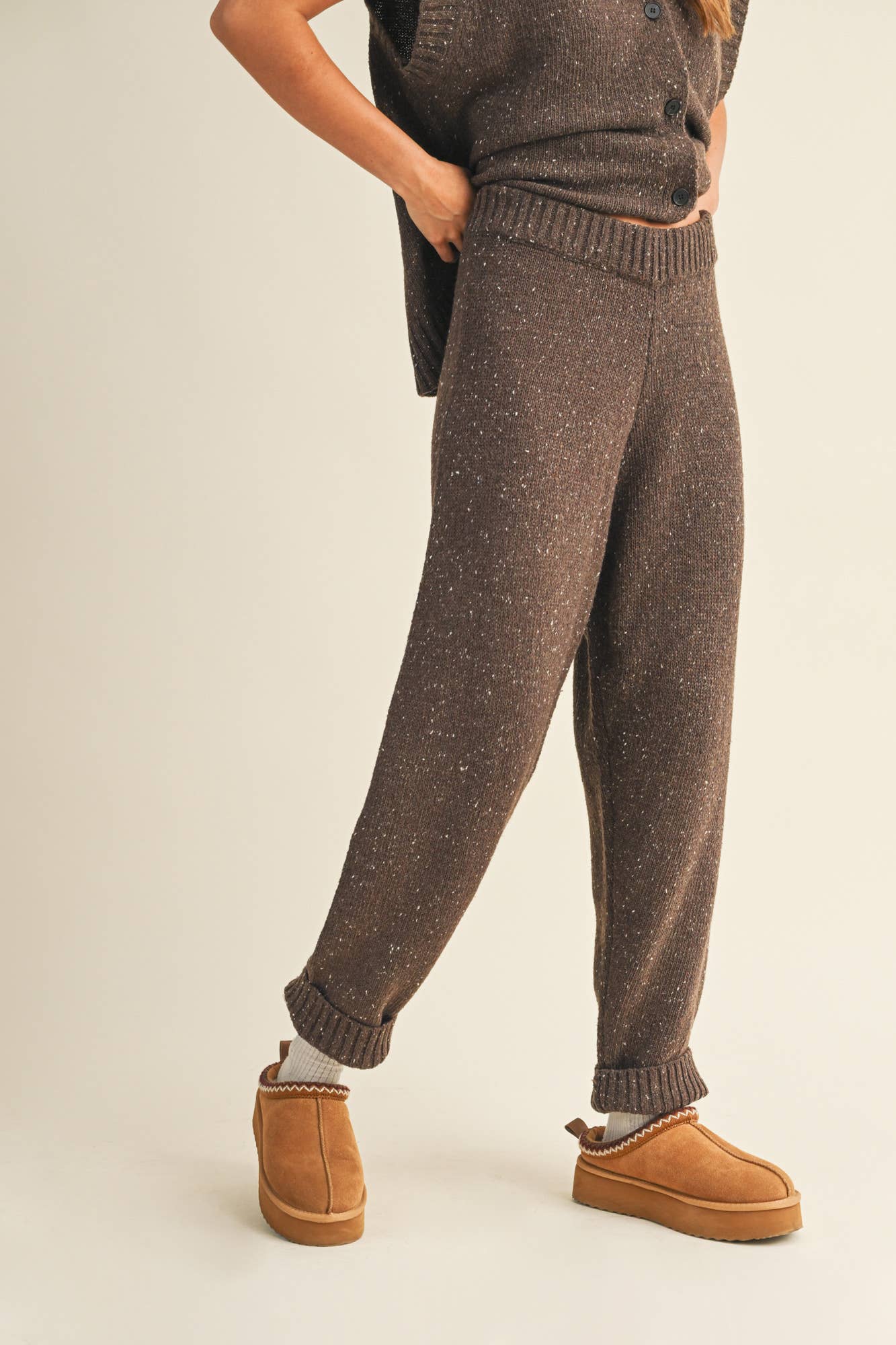 SWEATER PANTS: DK.CHOCO