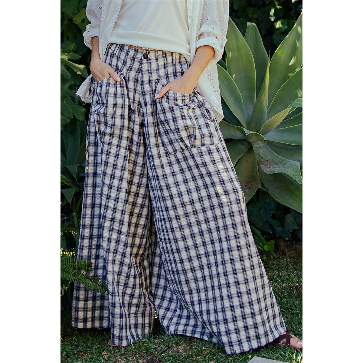 WIDE LEG CHECKER PANTS: Black