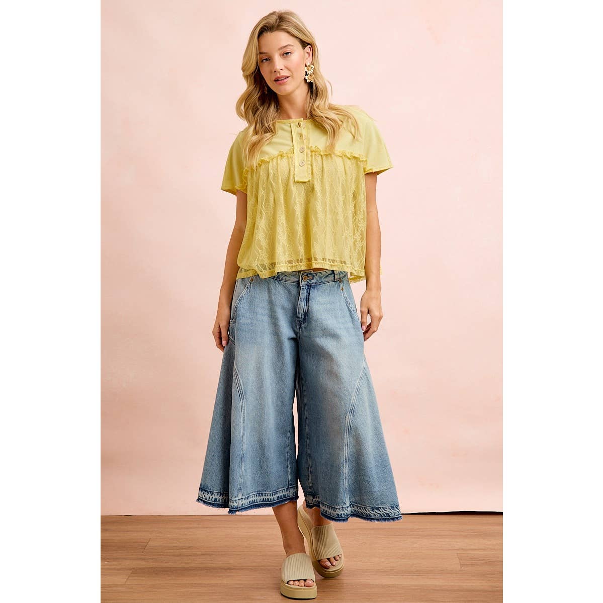 A New Arrival WASHED DENIM PANELED DETAIL CULOTTES JEANS: WASHED DENIM