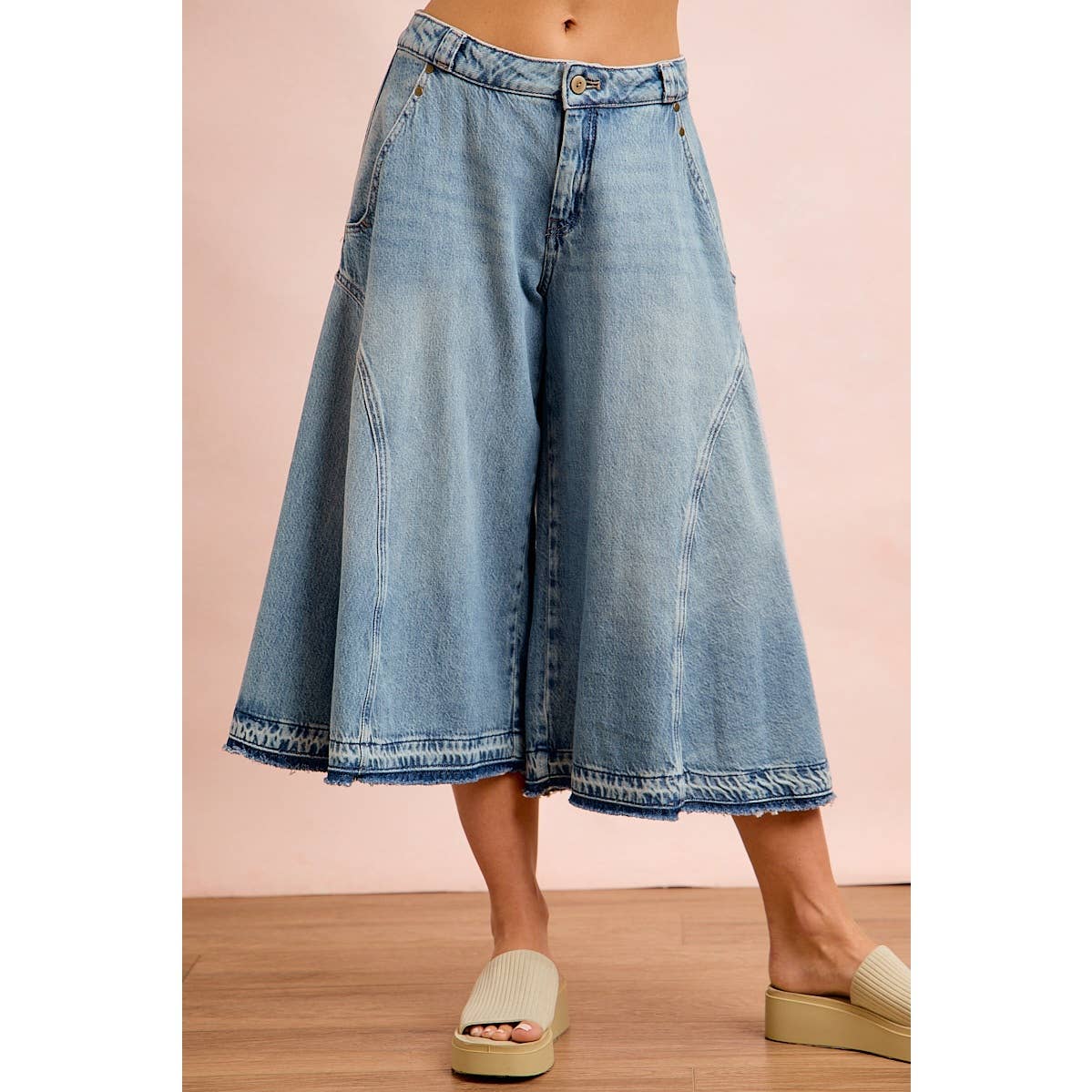 A New Arrival WASHED DENIM PANELED DETAIL CULOTTES JEANS: WASHED DENIM