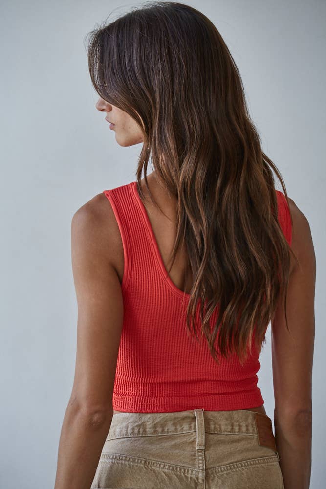 A New Arrival Seamless Sleeveless UV Neck Reversible Tank Top: Tomato