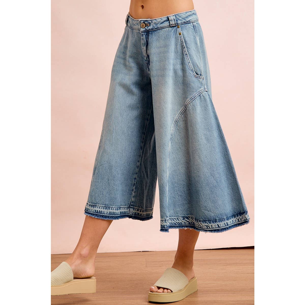 A New Arrival WASHED DENIM PANELED DETAIL CULOTTES JEANS: WASHED DENIM