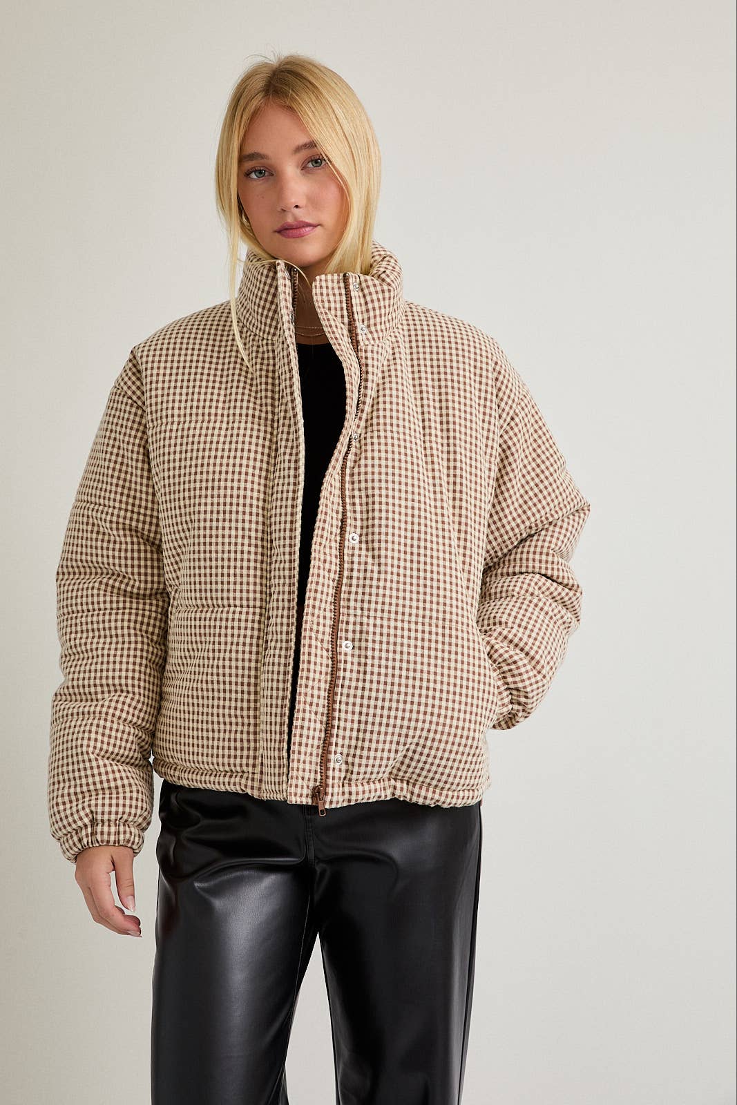 GINGHAM PUFFER JACKET: BROWN-CREAM GINGHAM