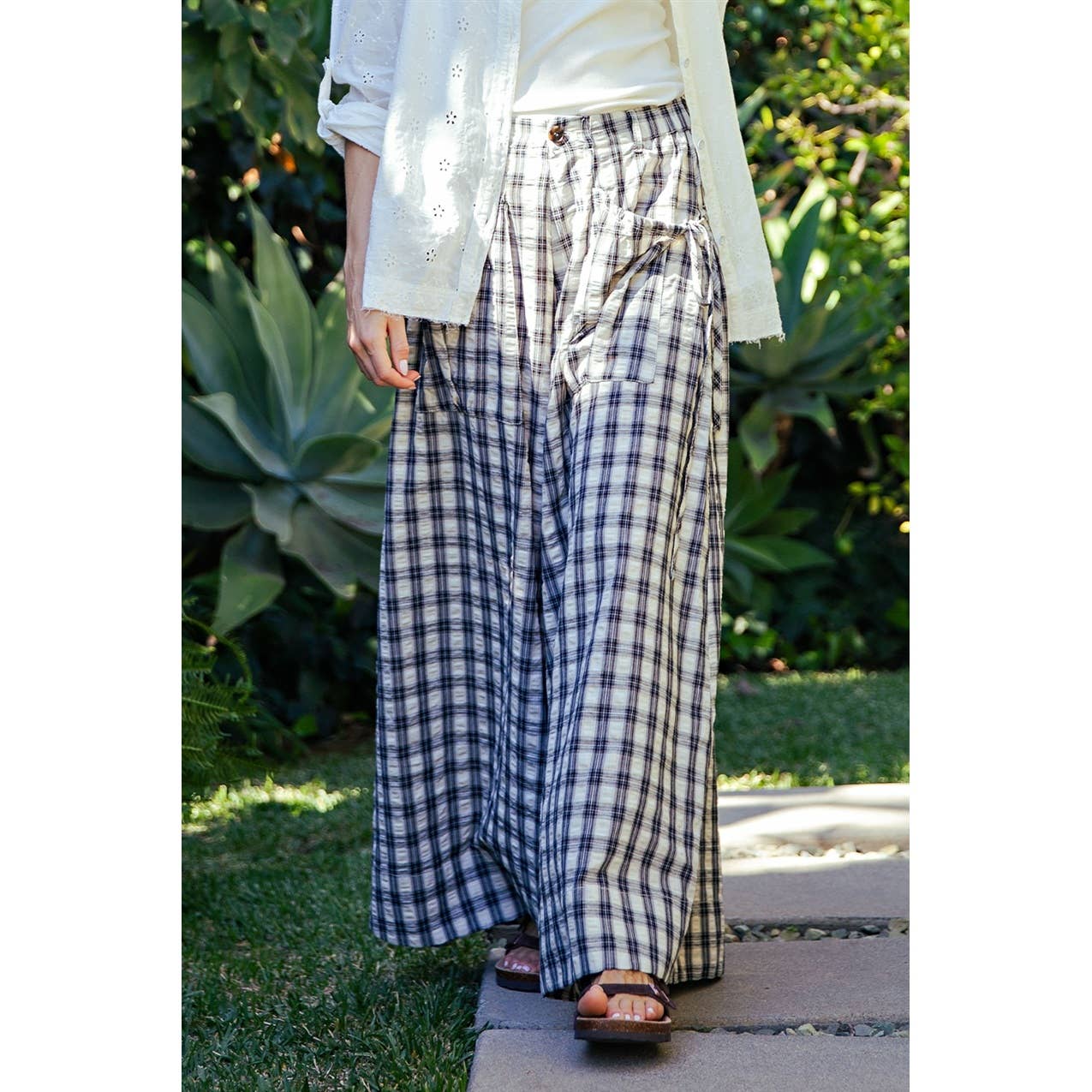 WIDE LEG CHECKER PANTS: Black