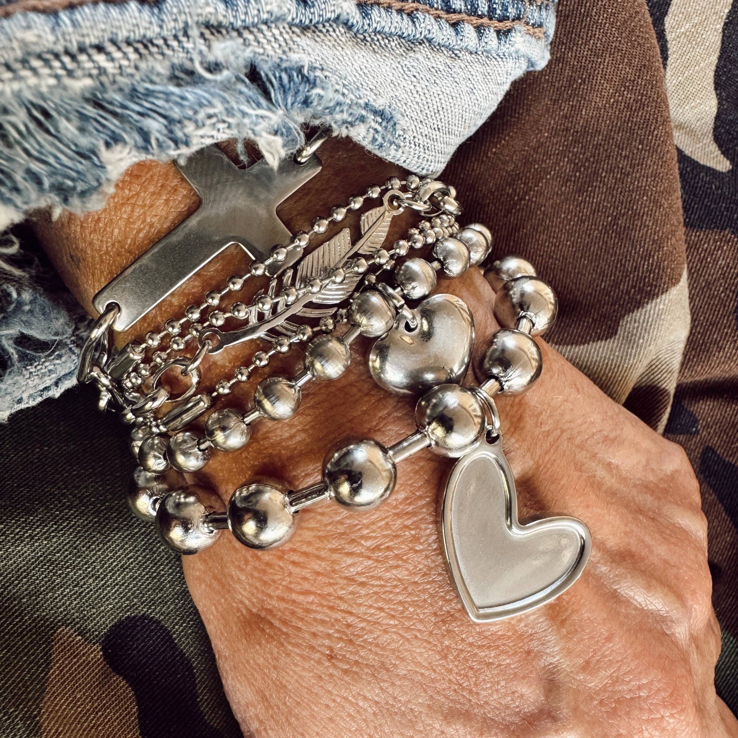 New Large Polished Stainless Steel Heart Charm Bracelet : 7.5"