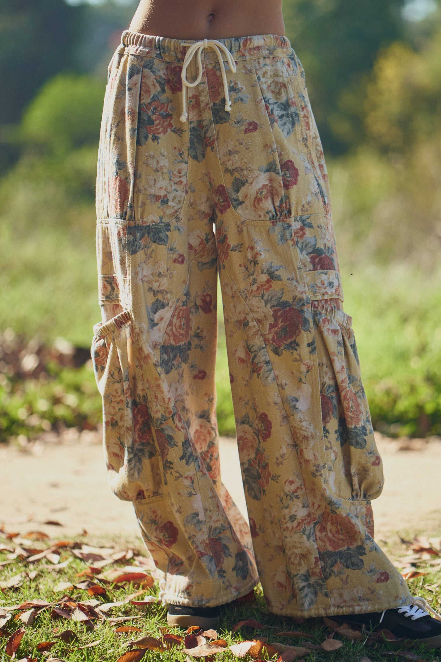 A New Arrival FLOWER PRINTED DENIM WAIST DROPPED POCKETS PANT: Yellow