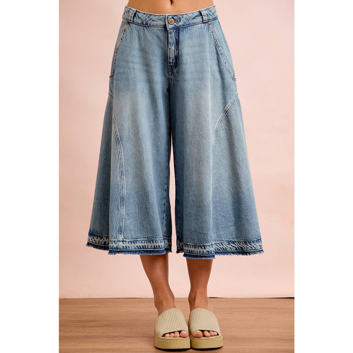 A New Arrival WASHED DENIM PANELED DETAIL CULOTTES JEANS: WASHED DENIM
