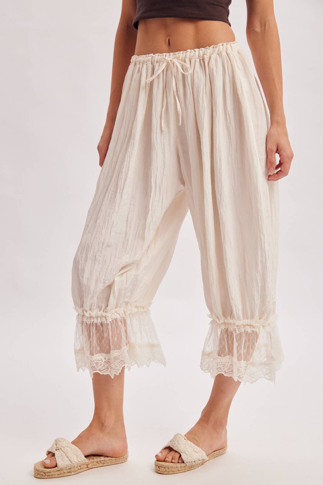 A New Arrival                  LACE TRIMMED MIDI BLOOMER PANTS: IVORY