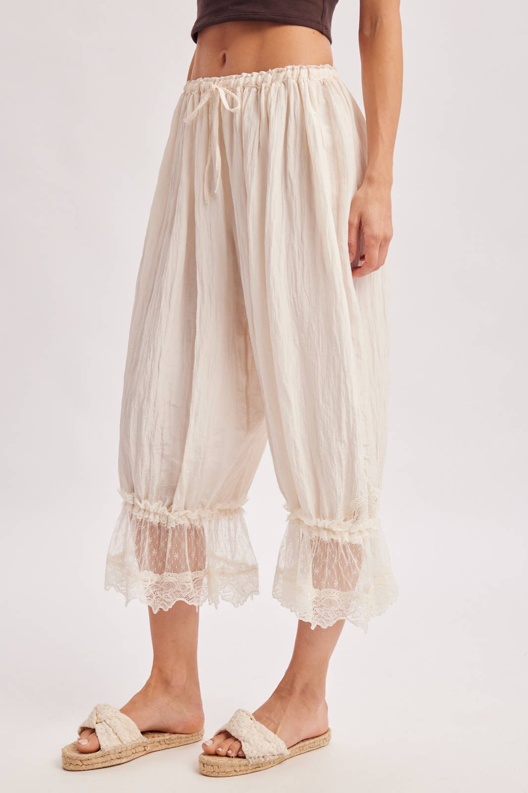 A New Arrival                  LACE TRIMMED MIDI BLOOMER PANTS: IVORY