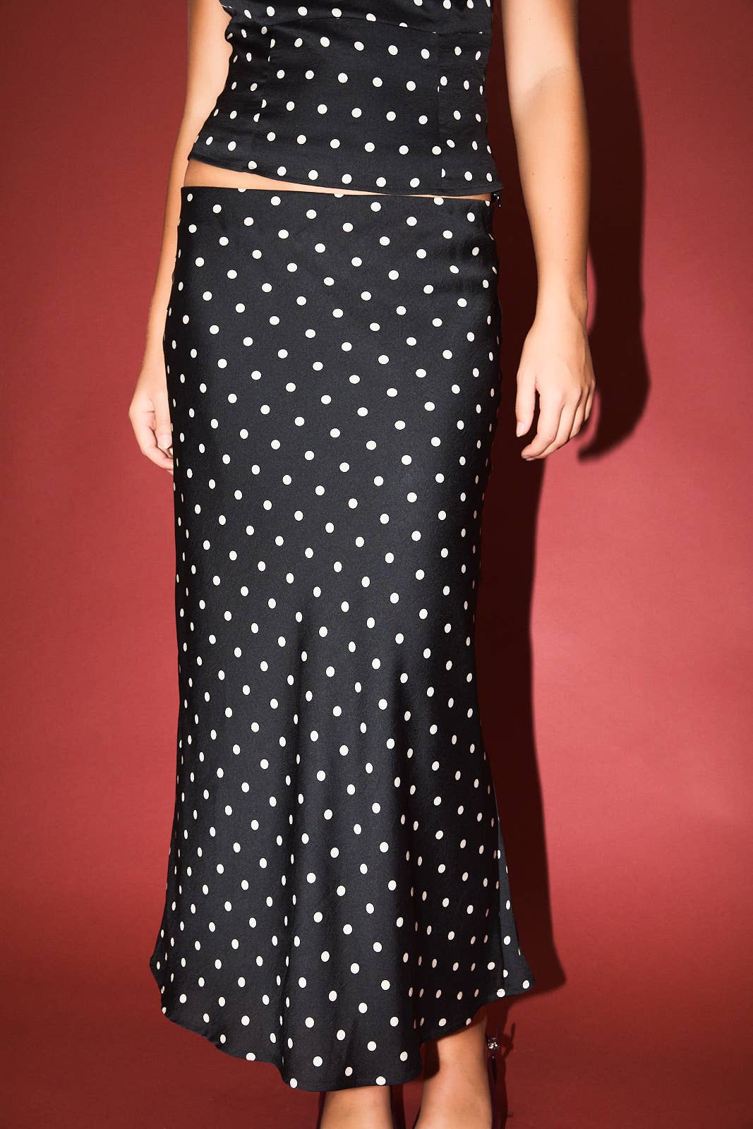 POLKA DOT MID RISE MAXI SKIRT: BLACK-WHITE DOT