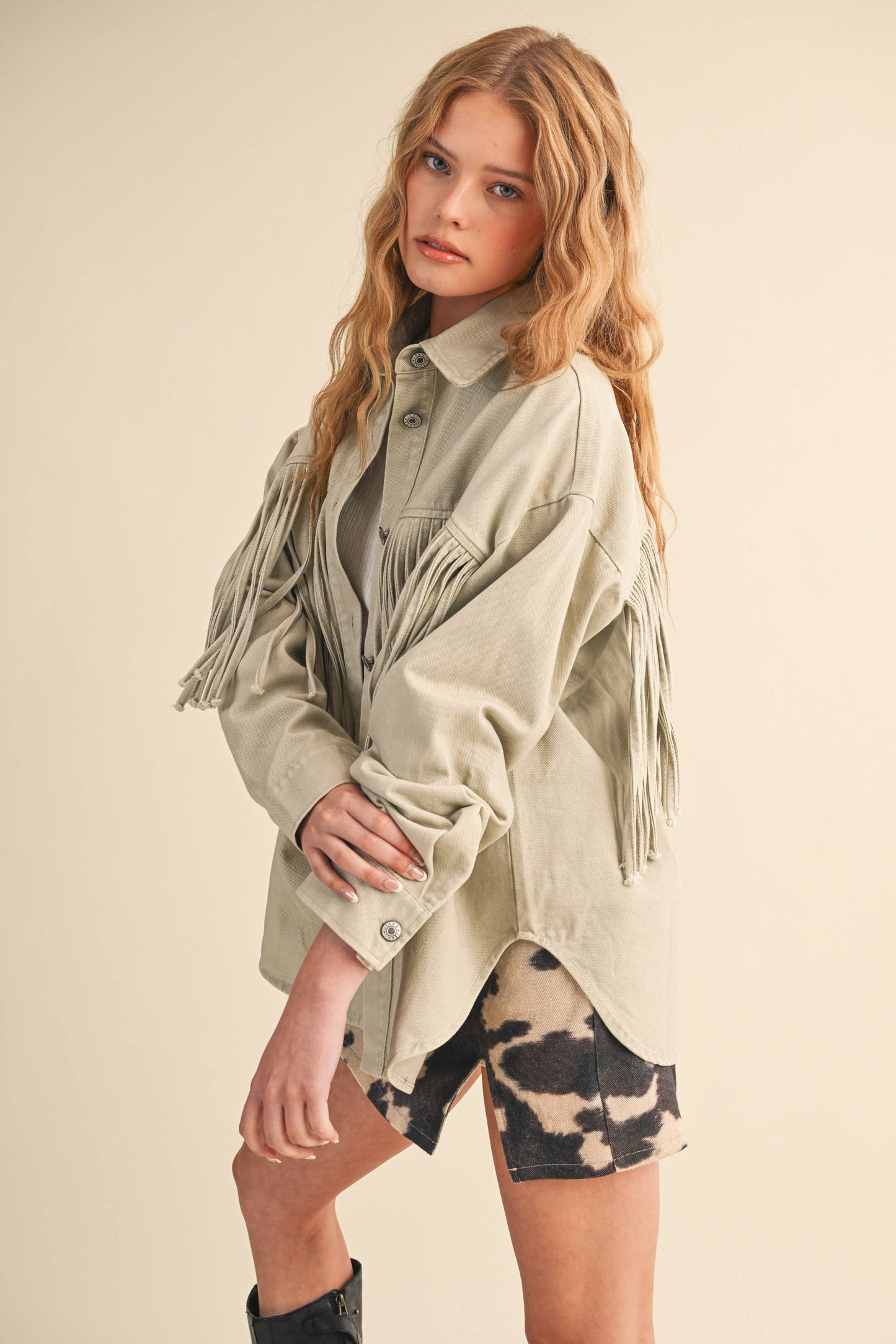 A New Arrival              FRINGE COLOR DENIM BUTTON DOWN JACKET: SAND