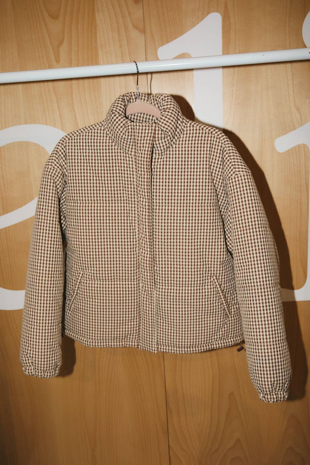 GINGHAM PUFFER JACKET: BROWN-CREAM GINGHAM