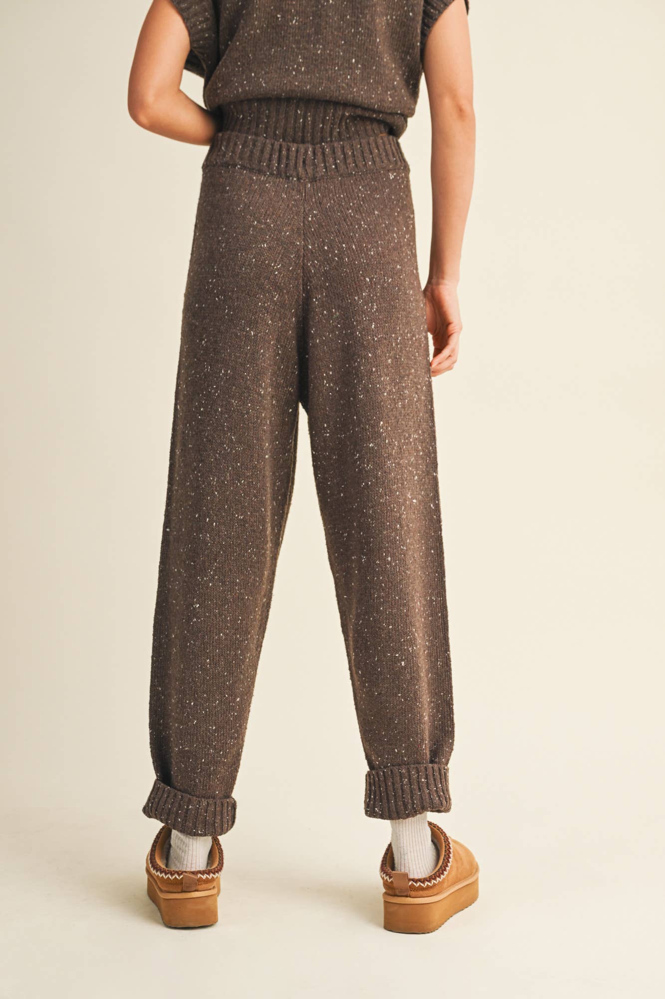 SWEATER PANTS: DK.CHOCO