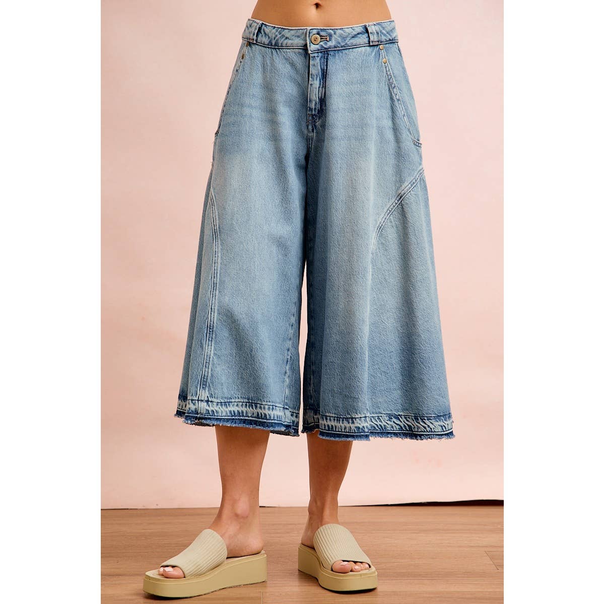 A New Arrival WASHED DENIM PANELED DETAIL CULOTTES JEANS: WASHED DENIM