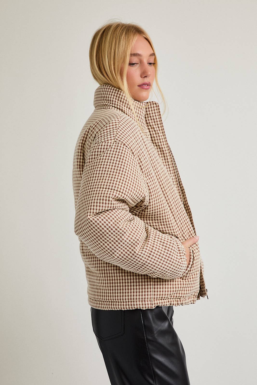GINGHAM PUFFER JACKET: BROWN-CREAM GINGHAM