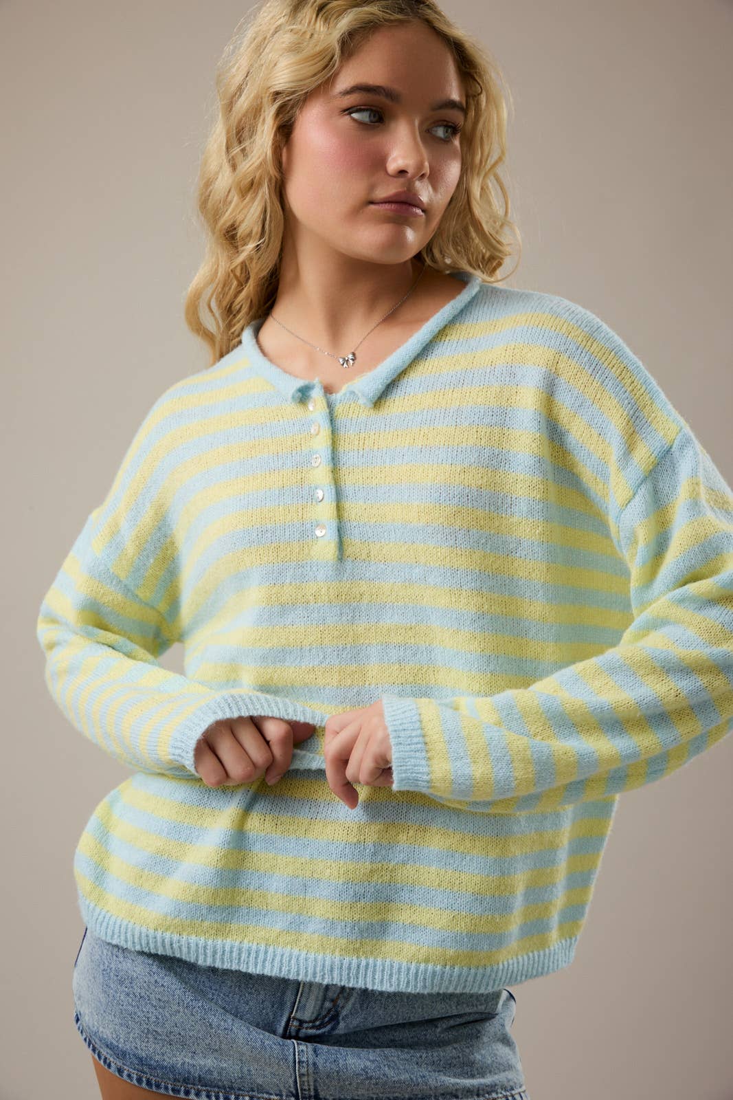 A New Arrival                 LONG SLEEVE ROLLED HEMLINE DETAIL STRIPE HALF BUTTON SWEATER: BLUE-YELLOW STRIPE