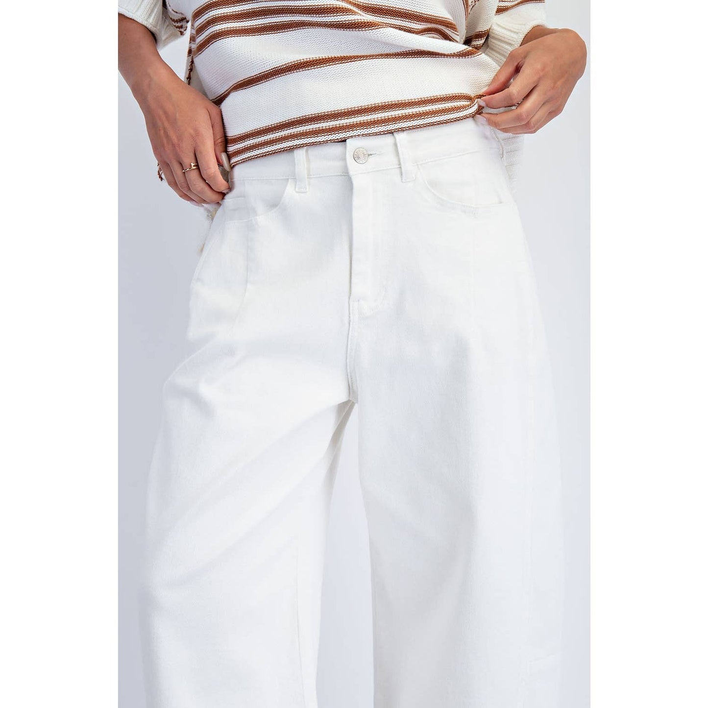 A New Arrival: MID RISE BARREL COTTON TWILL JEANS: Off White