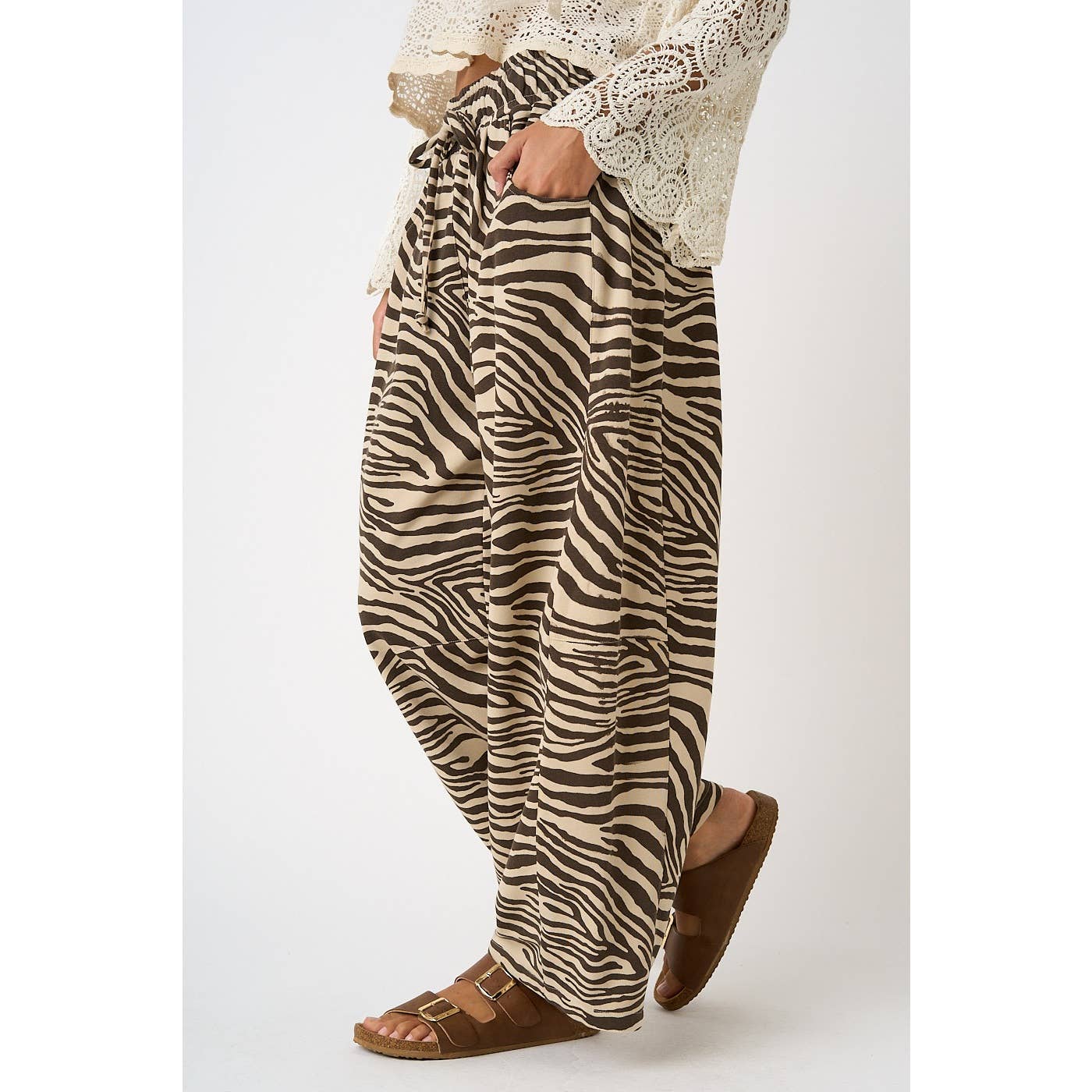 A New Arrival ZEBRA PRINT PULL-ON BARREL LEG PANTS: BROWN/BEIGE