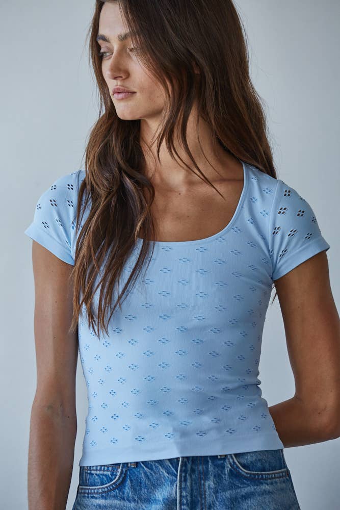 A New Arrival Seamless Eyelet Round Neck Short Sleeve Top: Powder Blue