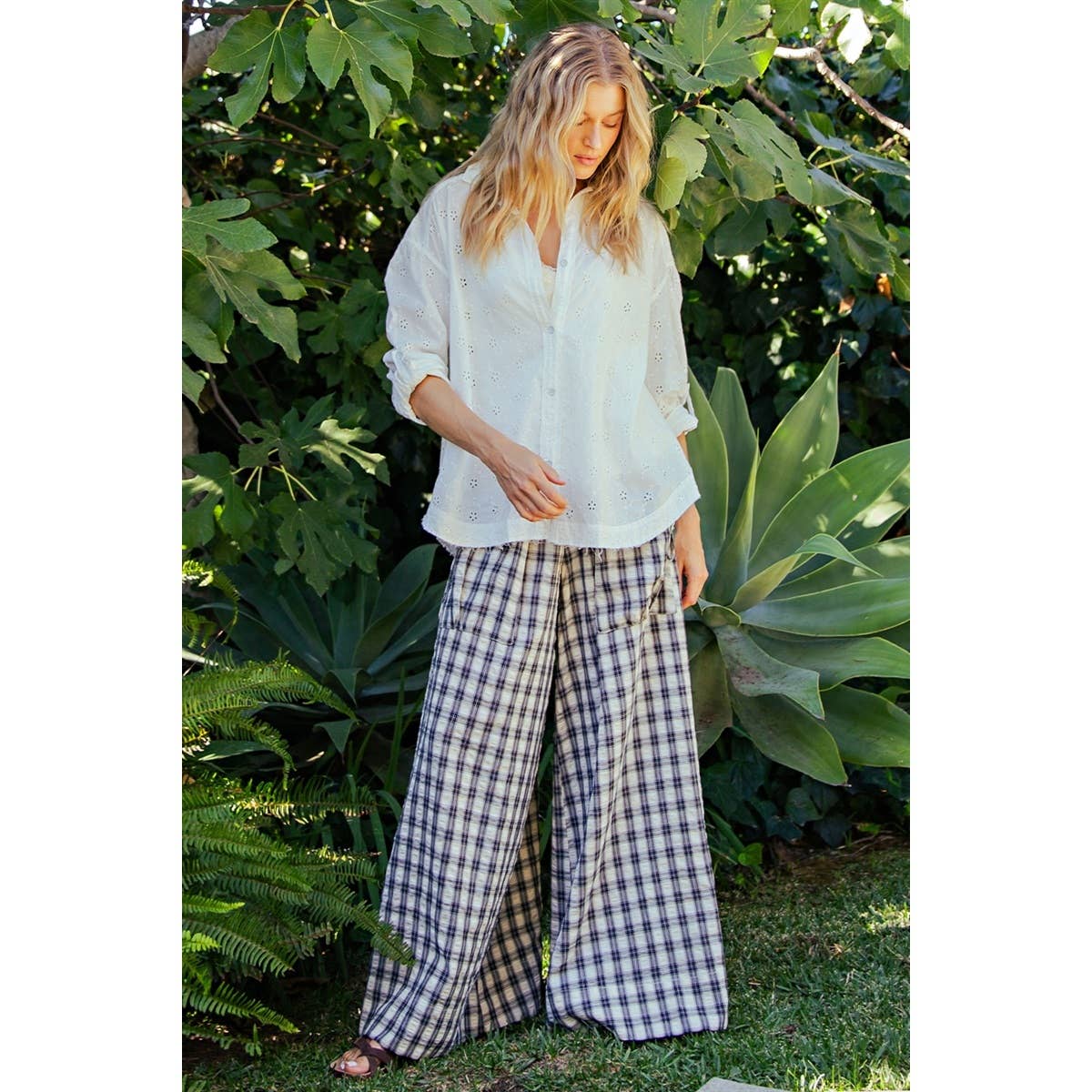 WIDE LEG CHECKER PANTS: Black