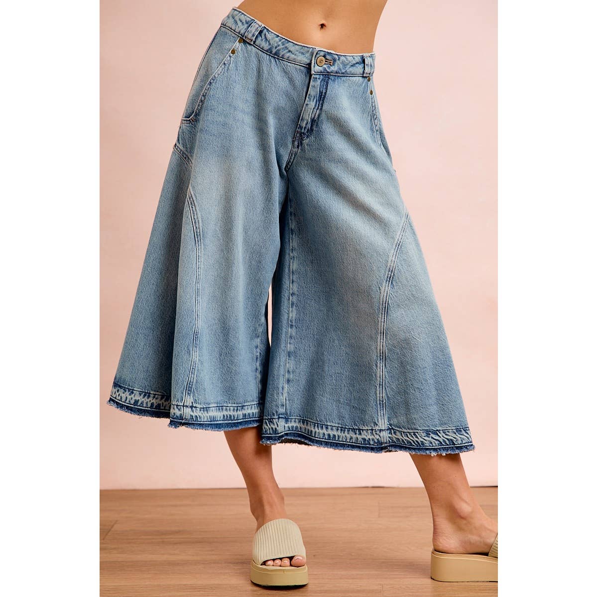 A New Arrival WASHED DENIM PANELED DETAIL CULOTTES JEANS: WASHED DENIM
