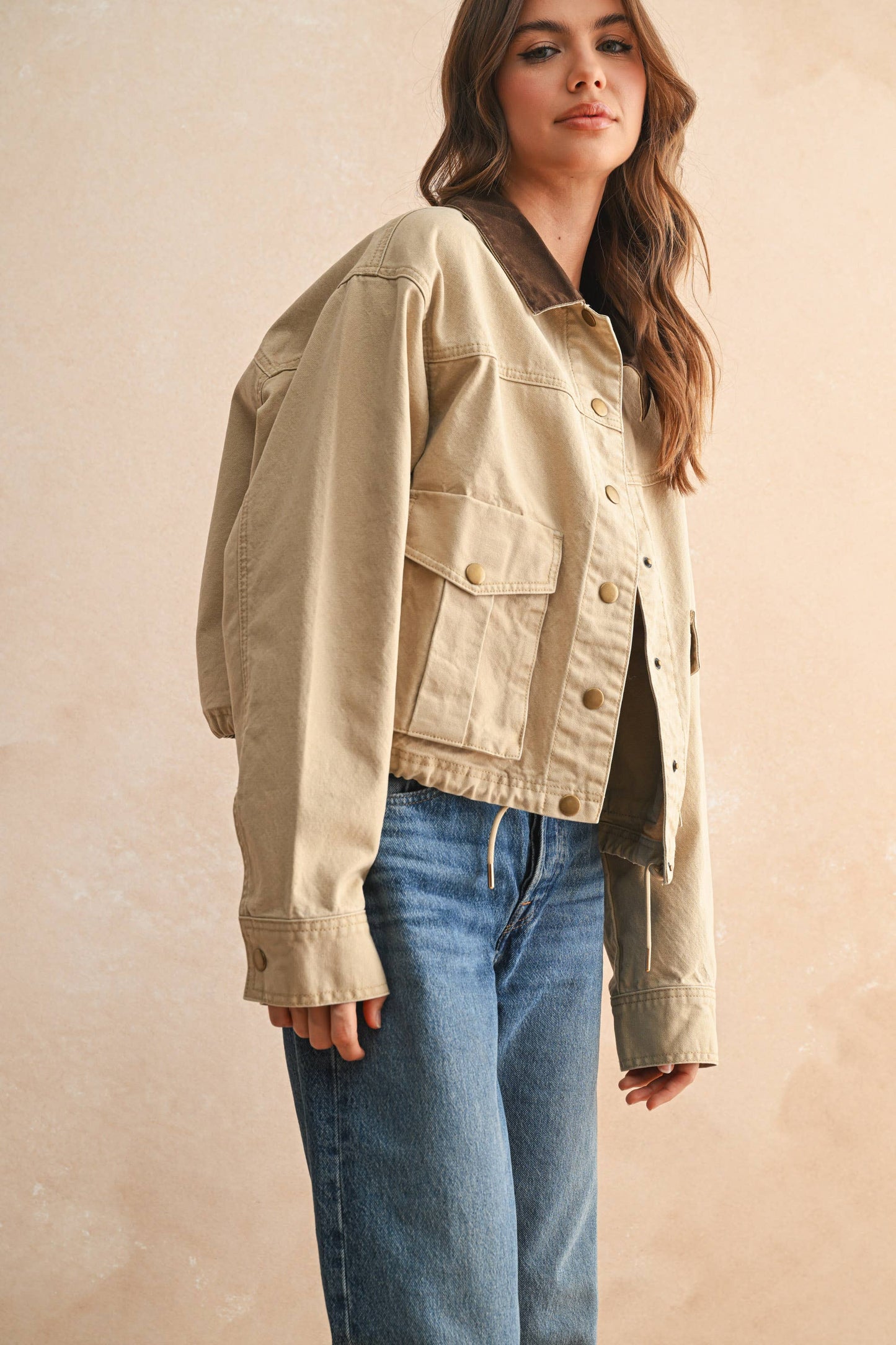 COLLAR CONTRASTED UTILITY JACKET: Beige