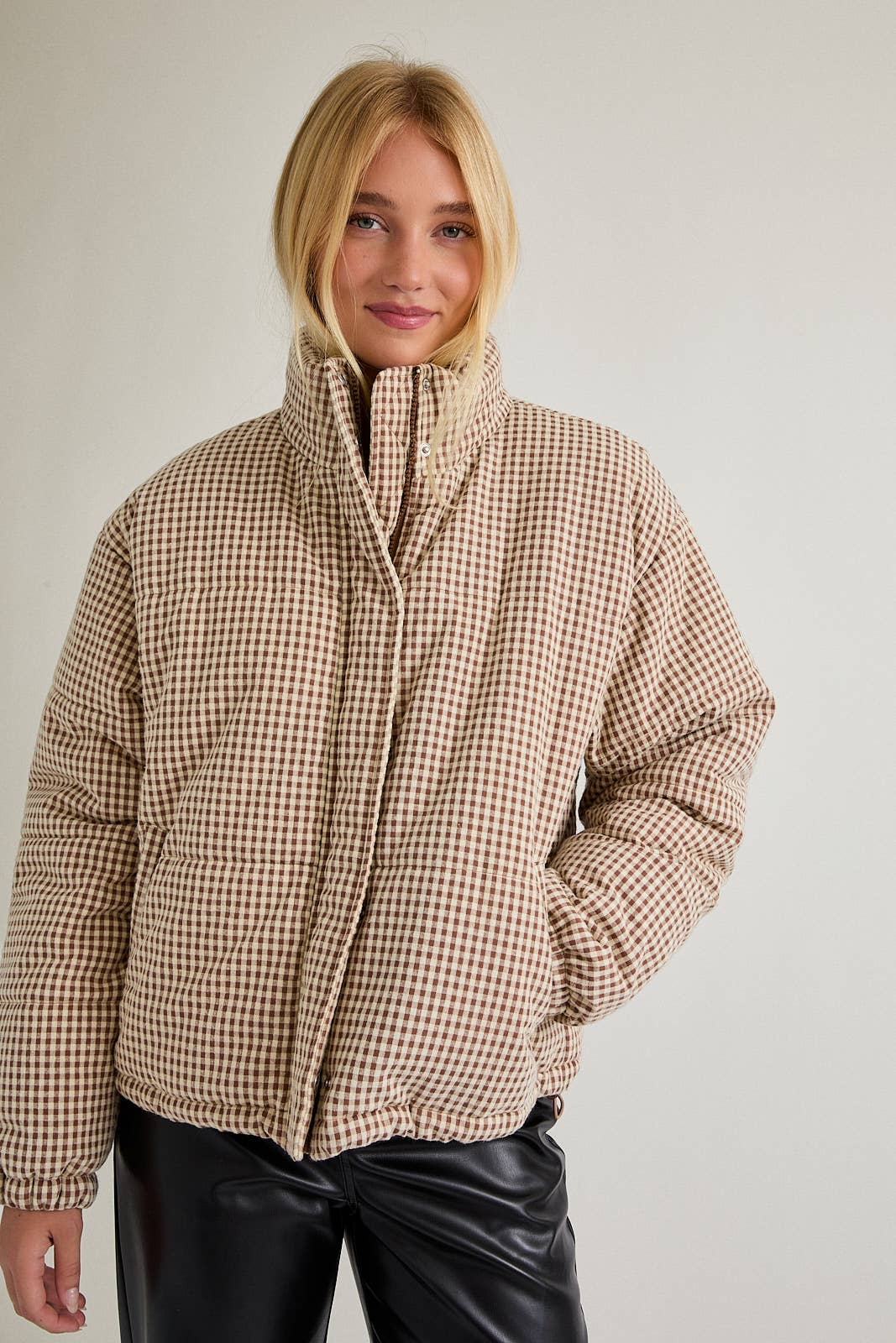 GINGHAM PUFFER JACKET: BROWN-CREAM GINGHAM