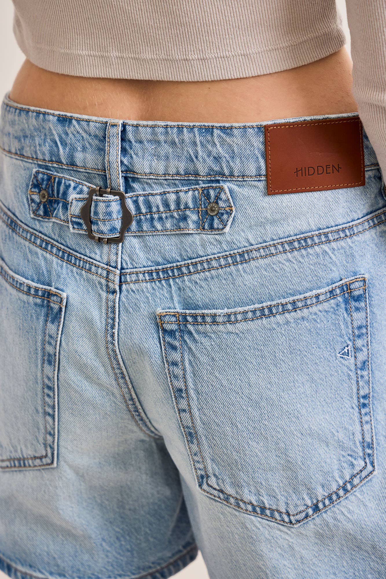 A New Arrival                       5” INSEAM MID-RISE SAMMIE BARREL SHORTS