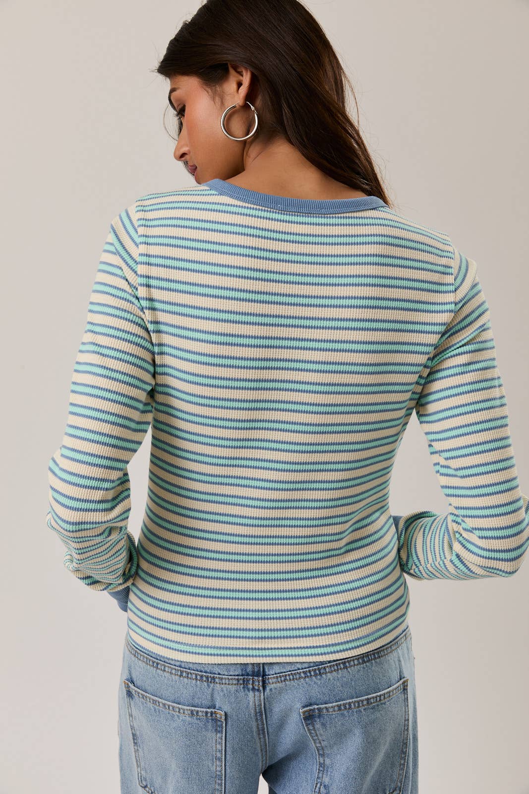 A New Arrival THERMAL LONG SLEEVE WITH THUMB HOLE KNIT TOP: IVORY-LT BLUE STRIPE