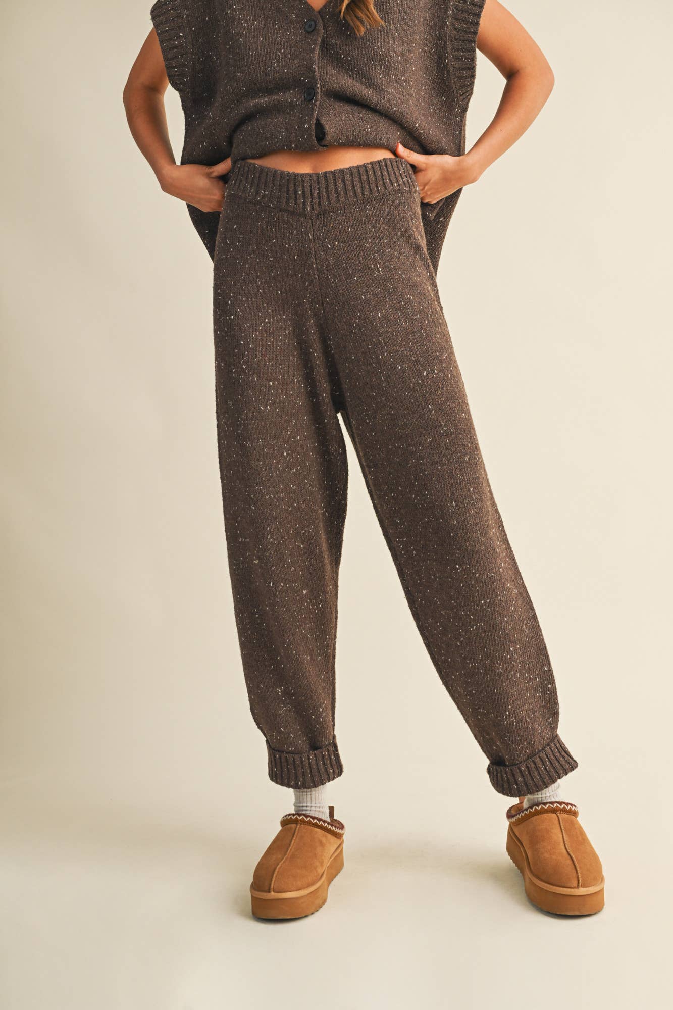 SWEATER PANTS: DK.CHOCO