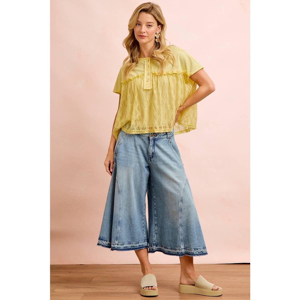 A New Arrival WASHED DENIM PANELED DETAIL CULOTTES JEANS: WASHED DENIM